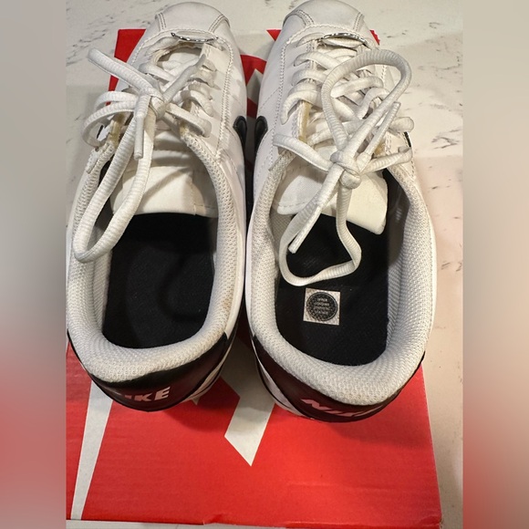 Nike Cortez size 8.5Womens 7Youth black and white - Picture 5 of 9